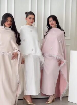 فستان مع شال مليان شك وريش