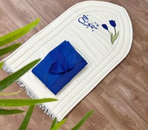 سجادة صلاة فاخرة مع طقم إسدال