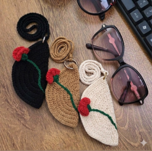 حافظة زهرة القرنفل - حافظة نظارات كروشية ستايل طبيعي فاخر