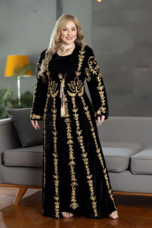 قفطان مغربي فاخر بتطريز ملكي