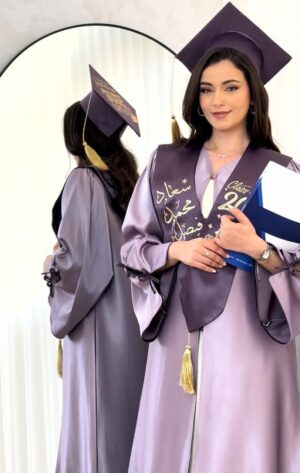 طقم تخرج أنيق بألوان راقية (عباية + وشاح + قبعة )