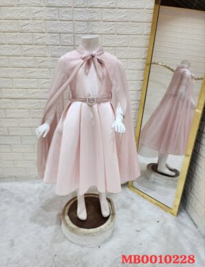 فستان بناتي فاخر بتصميم ناعم و لمسة ملكية أنيقة