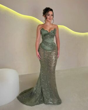 فستان زمردي فاخر - إطلالة ملكية تخطف الأنظار