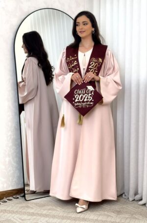 عباية تخرج ناعمة مع وشاح فاخر