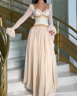 فستان سهرة ناعم بتفاصيل ذهبية - إطلالة أنثوية راقية