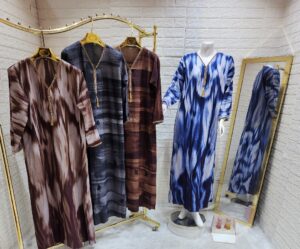 جلابية نسائية أنيقة بنقشات عصرية - راحة و أناقة يومية