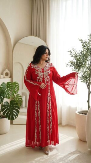 جلابية فخمة بتطريز بازرار و أكمام واسعة - إطلالة جريئة و أنيقة