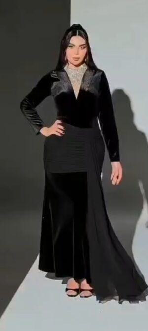 فستان سهرة أسود مخملي بتصميم فاخر