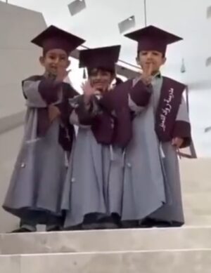 طقم تخرج أطفال فاخر مع تطريز الاسم