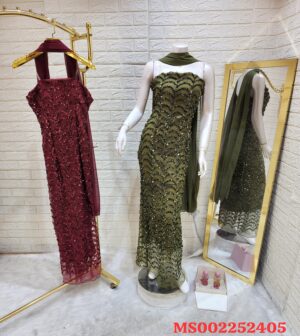 فستان سهرة طويل مع شال - تطريز فاخر و إطلالة راقية