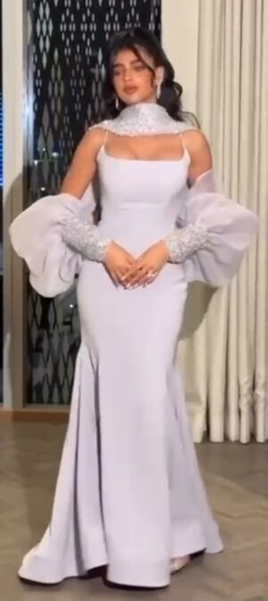 فستان سهرة فاخر بتصميم أنثوي ملكي