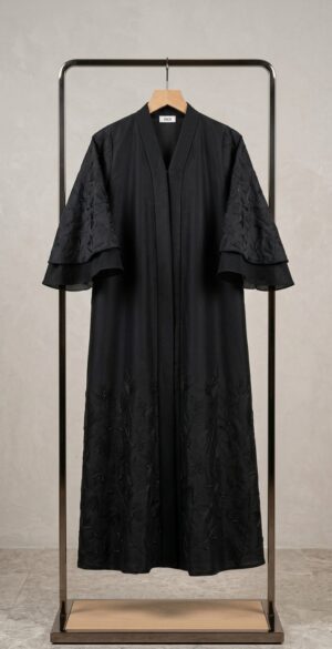 عباية أنيقة للمناسبات وطلعات بتصميم عصري