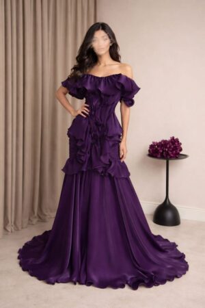 فستان سهرة ملكي بتصميم فاخر يخطف الأنظار