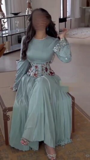 فستان سهرة مميز بكورسية أنيق